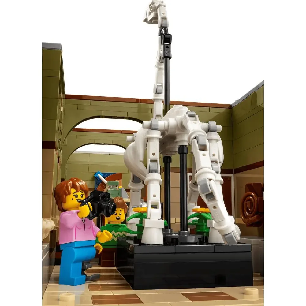 LEGO Natural History Museum 10326 100% COMPLETE w/Minifigs Box & Instructions!!